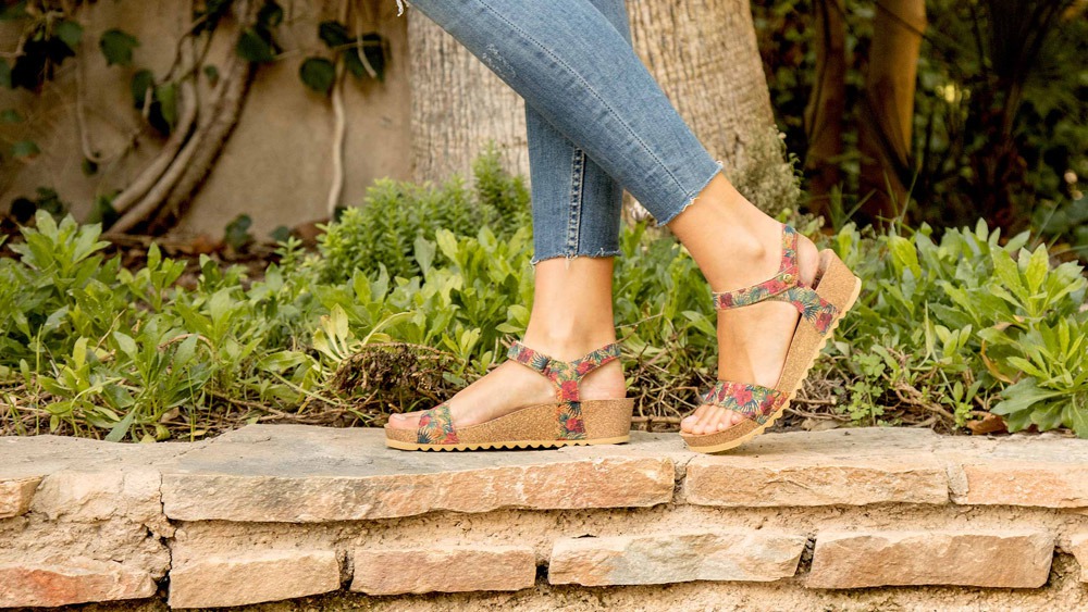 elegir sandalias si los pies delicados o usas plantillas - Blog calzados cómodos